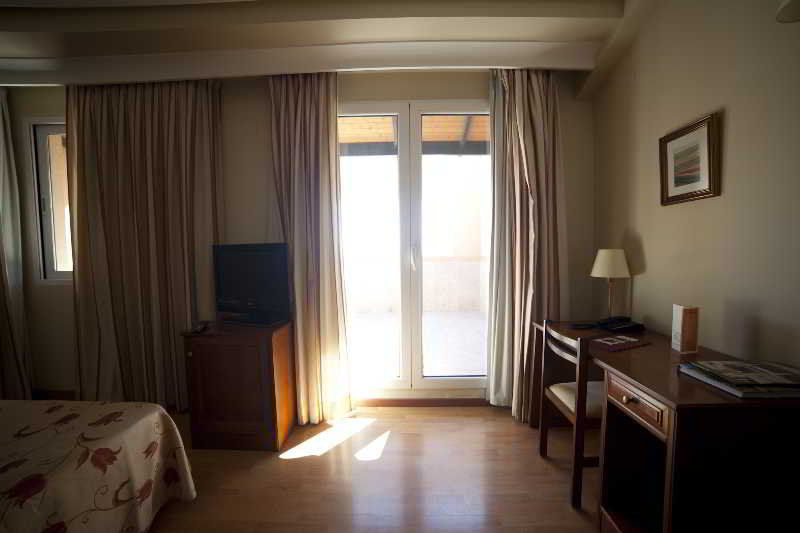 Hotel Restaurante Emilio Hellin Bagian luar foto