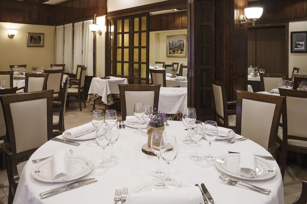 Hotel Restaurante Emilio Hellin Bagian luar foto
