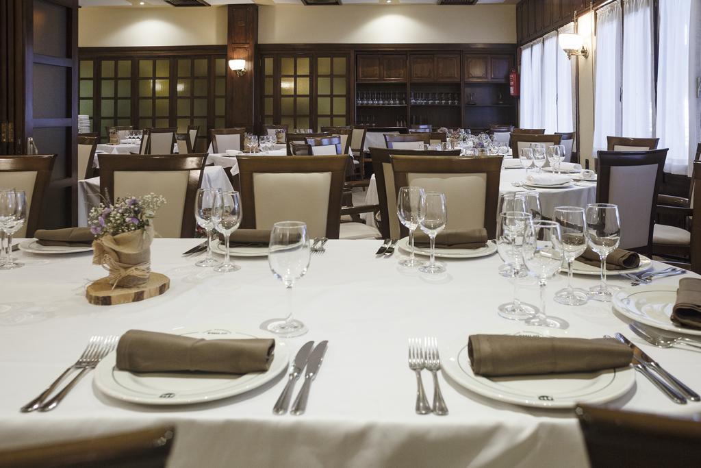 Hotel Restaurante Emilio Hellin Bagian luar foto