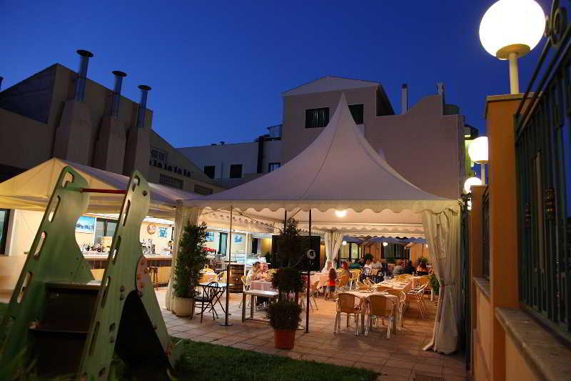 Hotel Restaurante Emilio Hellin Bagian luar foto