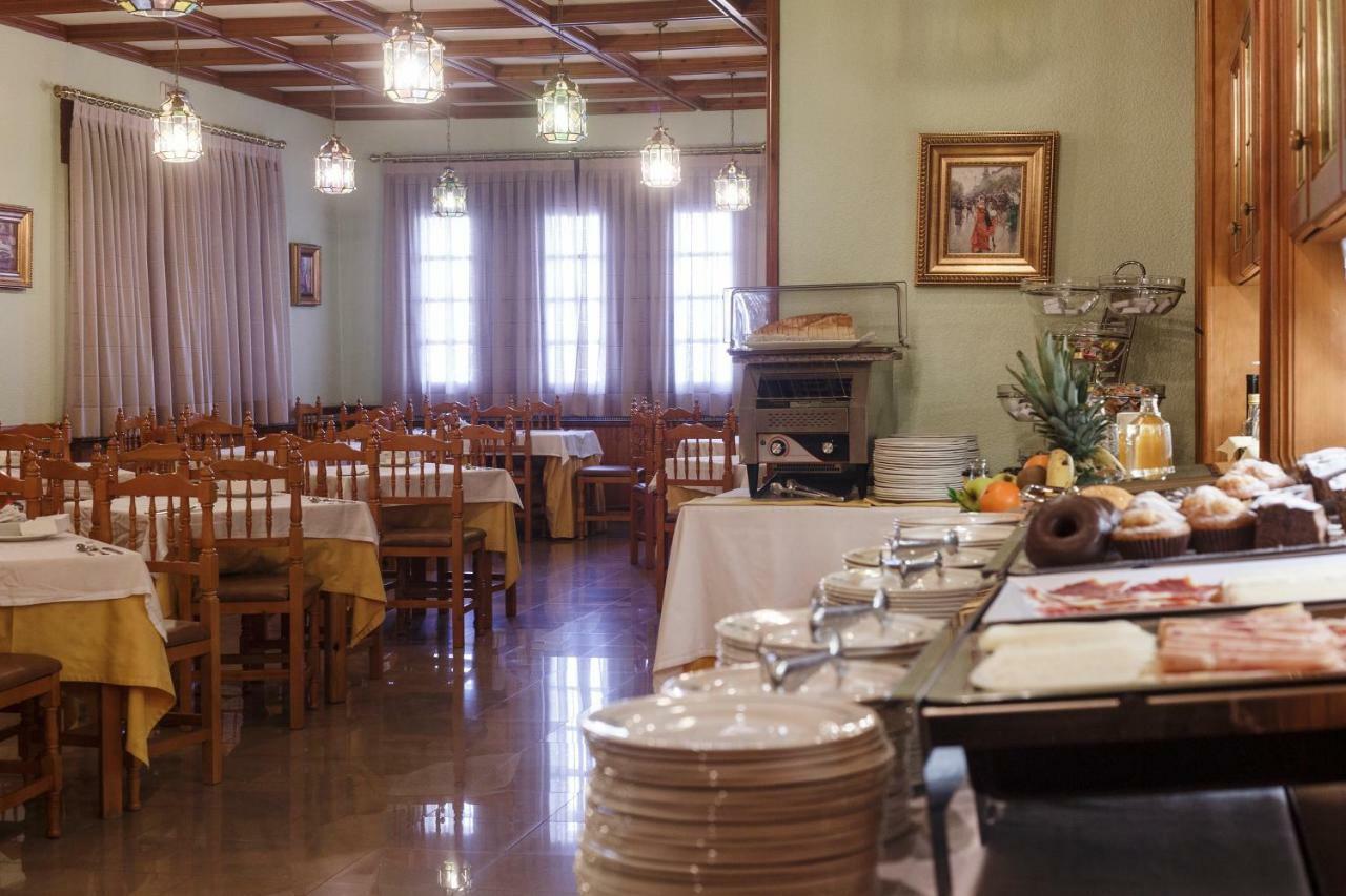 Hotel Restaurante Emilio Hellin Bagian luar foto